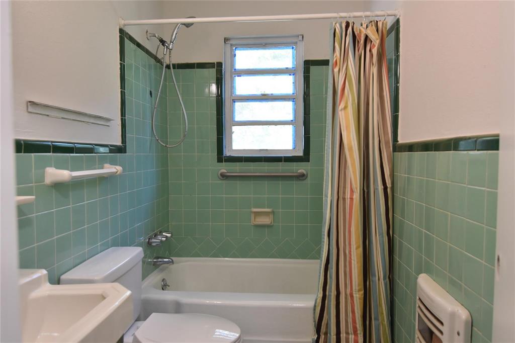 1202 Sunnyside Avenue, Cockrell Hill, TX 75211