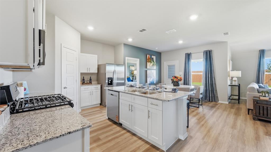 608 SMART STRIKE Trail, Granbury, TX 76049