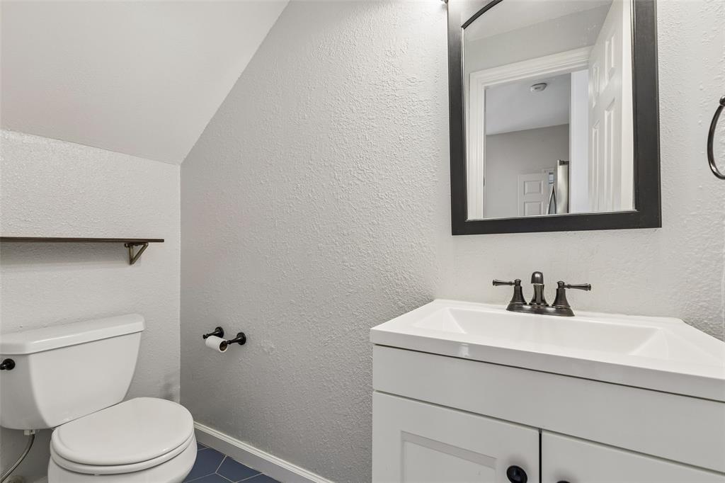 2212 Meadowstone Drive, Carrollton, TX 75006