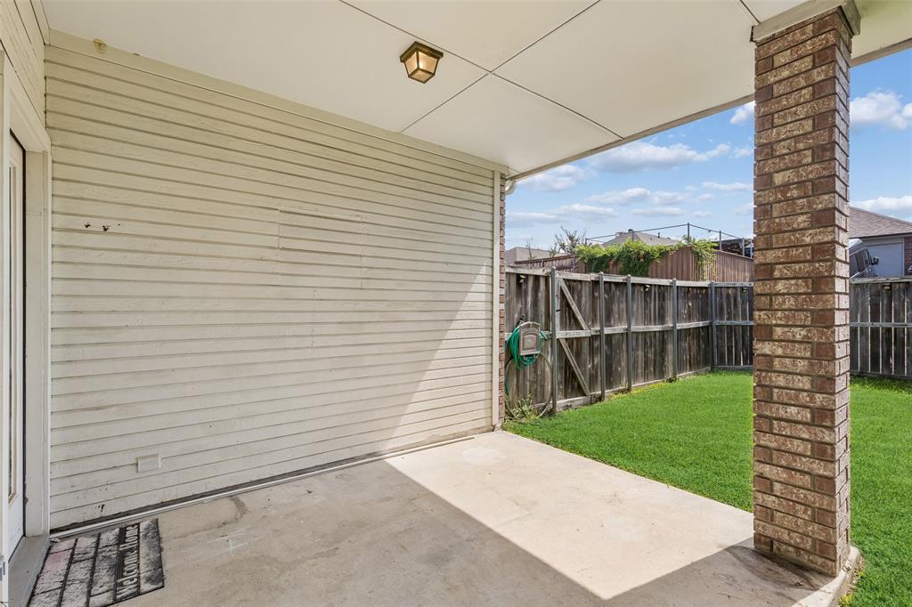 2212 Meadowstone Drive, Carrollton, TX 75006