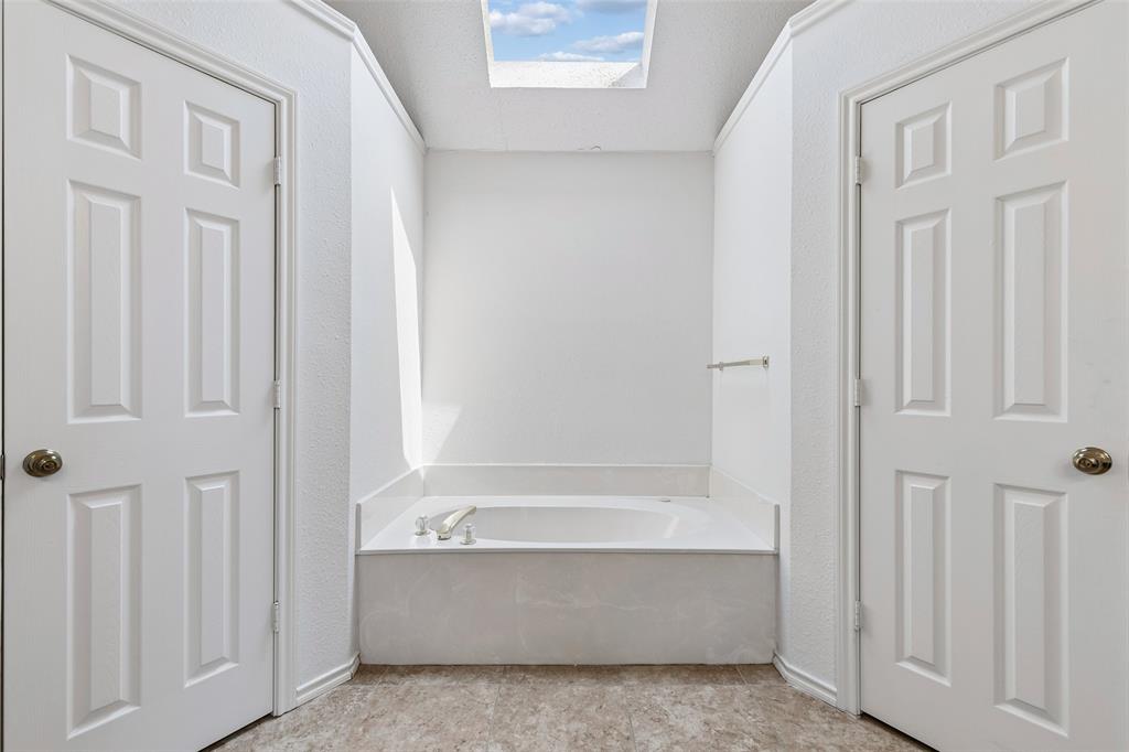 2212 Meadowstone Drive, Carrollton, TX 75006
