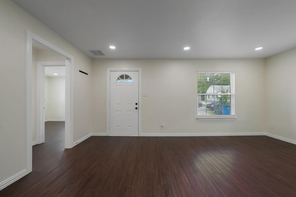 Spacious room featuring luxury vinyl planks flooring, with recessed lighting