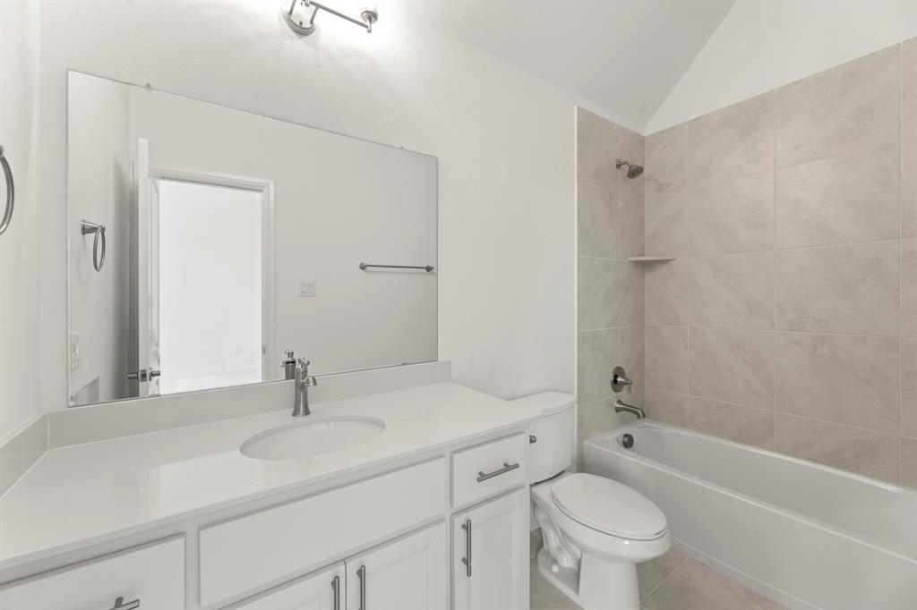 24. 3404 Haygood - 4TH Bath