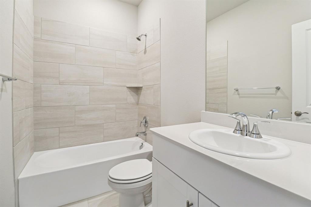 Photo is not of the actual home, but is an inspirational photo of builder’s model home and may depict options, furnishings, and/or decorator features that are not included.