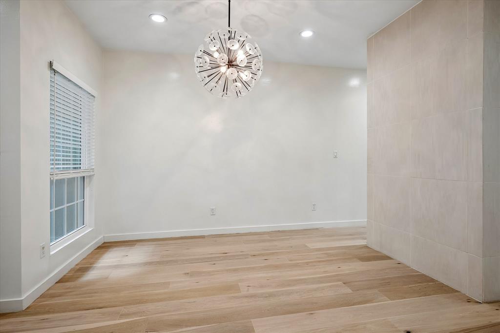 Light bright dining room.