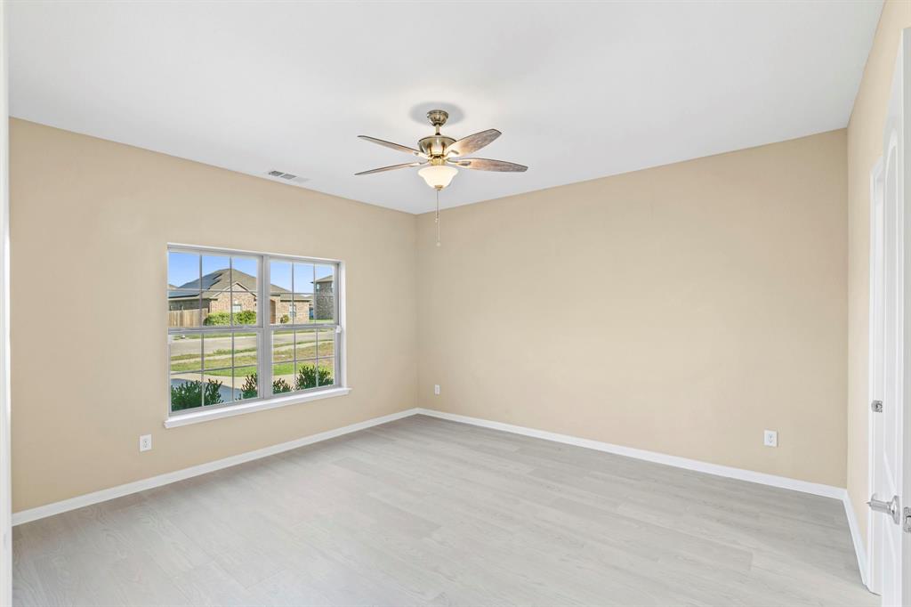 1516 Kinglet Street, DeSoto, TX 75115