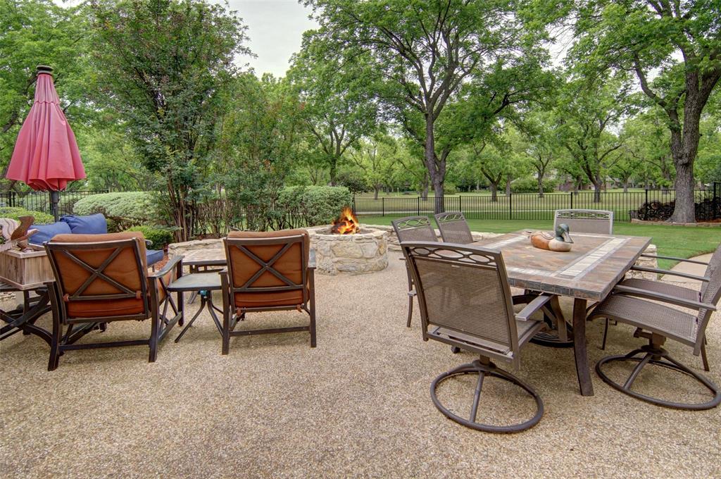 What a great place to watch the wildlife in Pecan! Large open patio with fire pit.