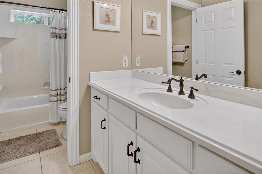 Guest bath.