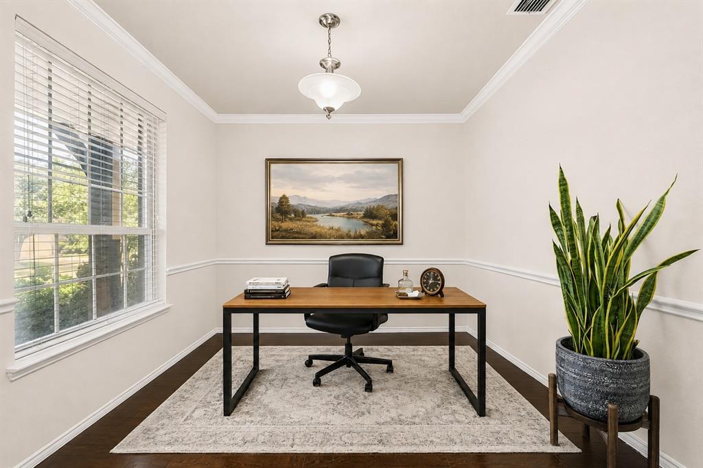 This room has been virtually staged