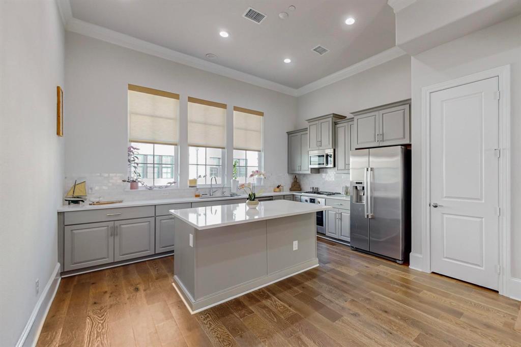 638 Dalton Lane, #802, Irving, TX 75039