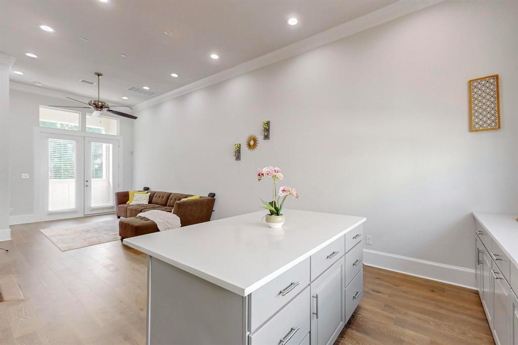 638 Dalton Lane, #802, Irving, TX 75039