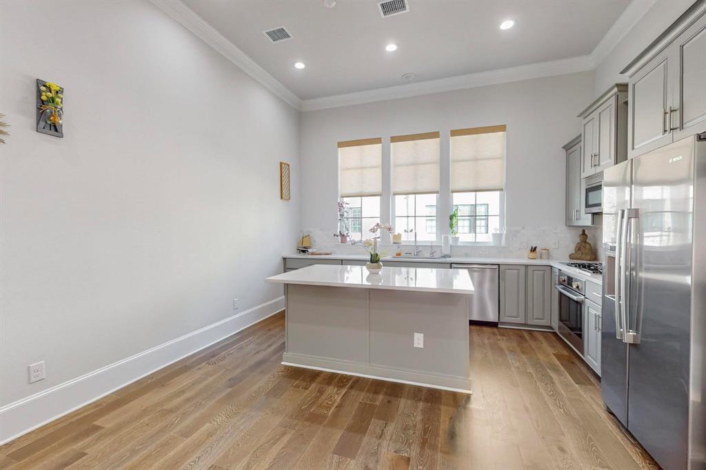 638 Dalton Lane, #802, Irving, TX 75039