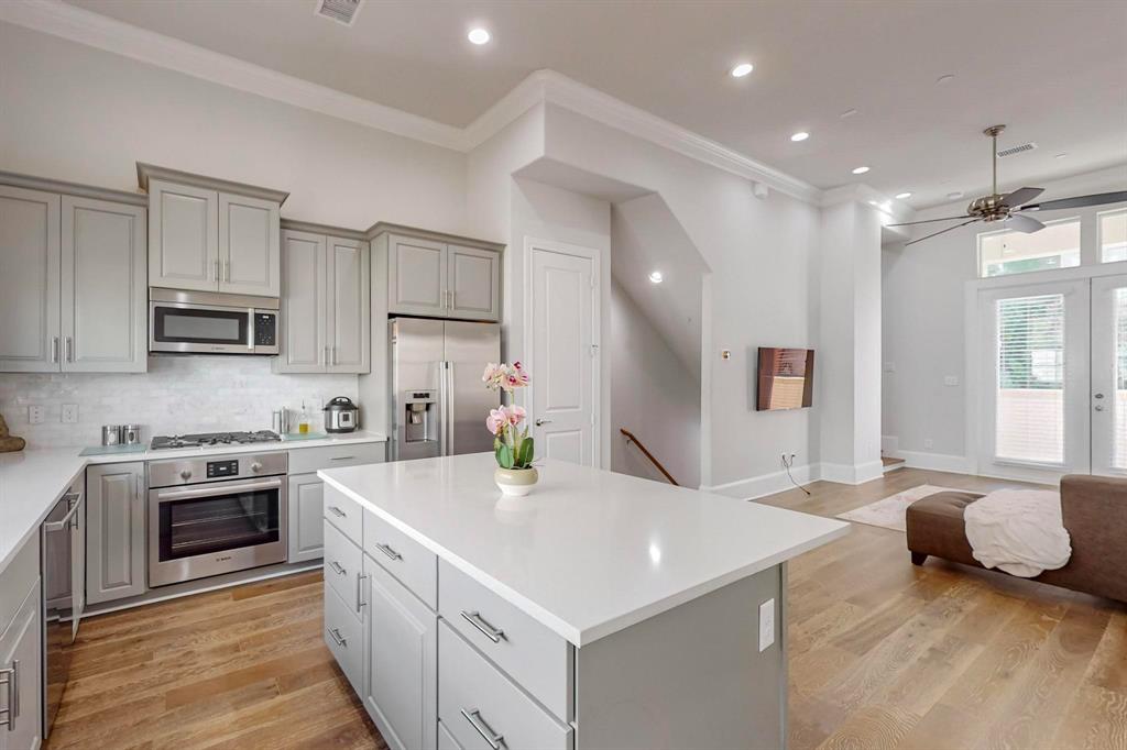 638 Dalton Lane, #802, Irving, TX 75039