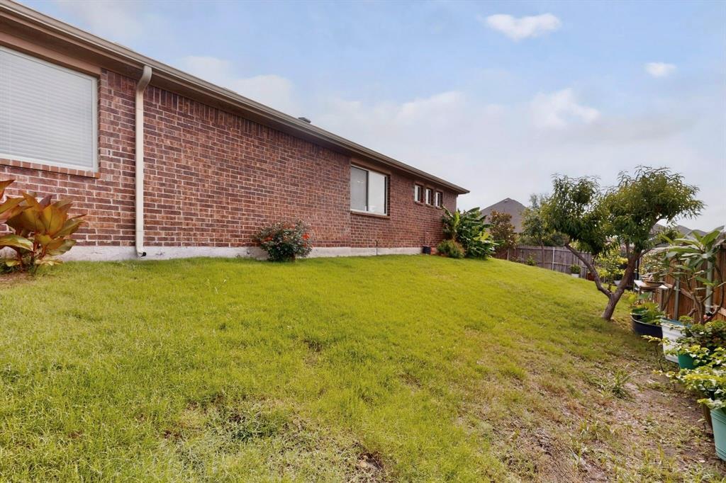 698 Langdon Street, Lavon, TX 75166