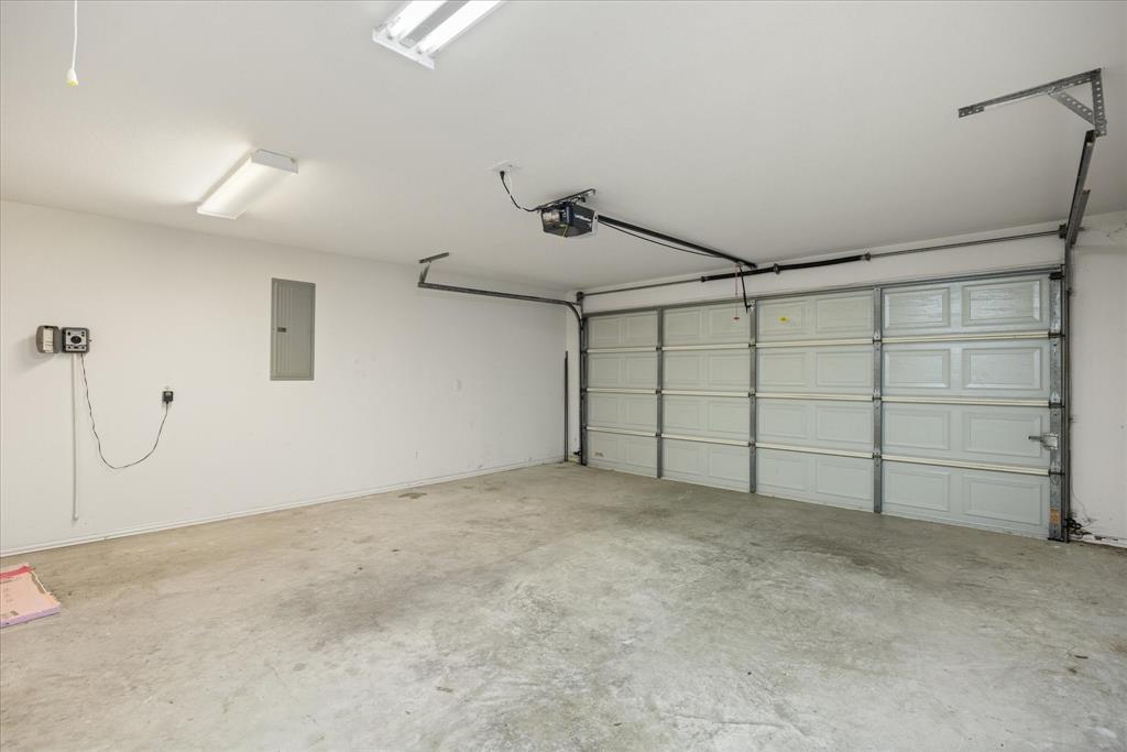 1904 Lazy Court, Granbury, TX 76048