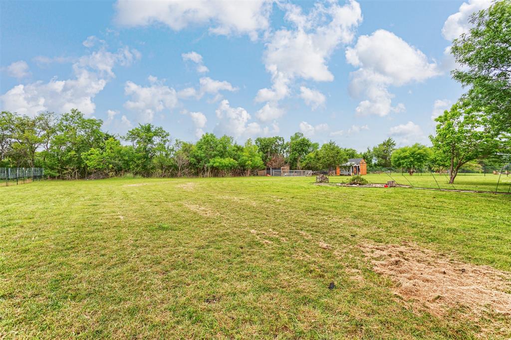 Separate large shed to store your lawn maintenance or livestock equipment at the back of the property.