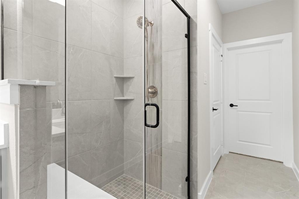 024-8609DelRioTrail-Wylie-TX-75098-PrimaryBathroom.jpg-SMALL