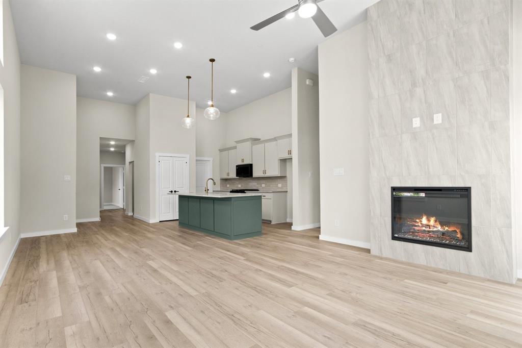 012-8609DelRioTrail-Wylie-TX-75098-Living.jpg-SMALL