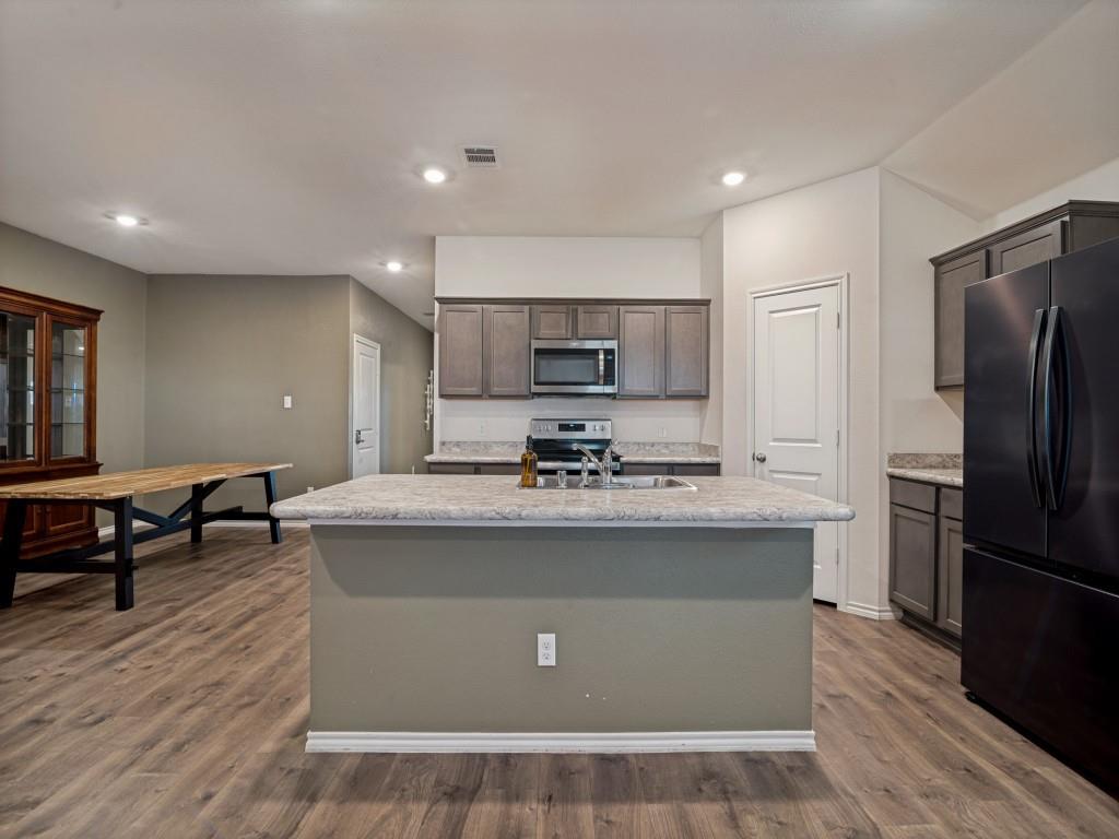 709 Darlington Oak Avenue, Royse City, TX 75189
