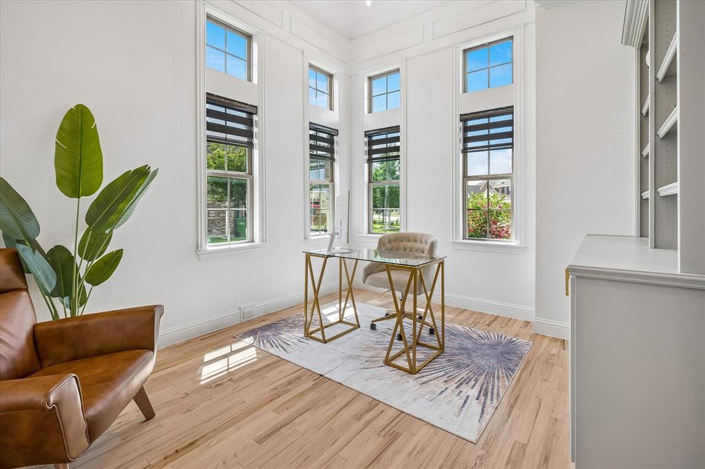 Study with tall ceilings, built-ins and iron door with glass Study with tall ceilings, built-ins and iron door with glass