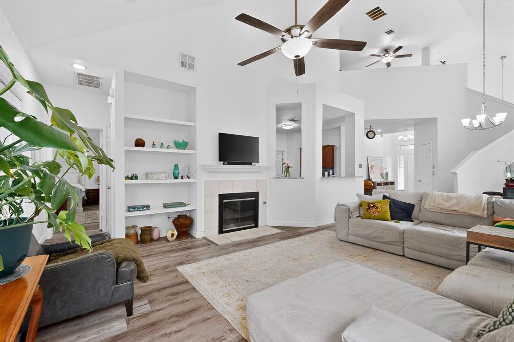 9756 Old Field Drive, McKinney, TX 75072 9756 Old Field Drive, McKinney, TX 75072