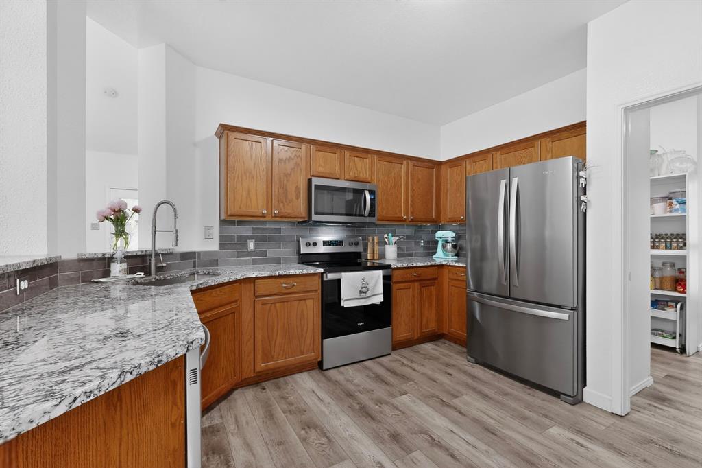 9756 Old Field Drive, McKinney, TX 75072 9756 Old Field Drive, McKinney, TX 75072