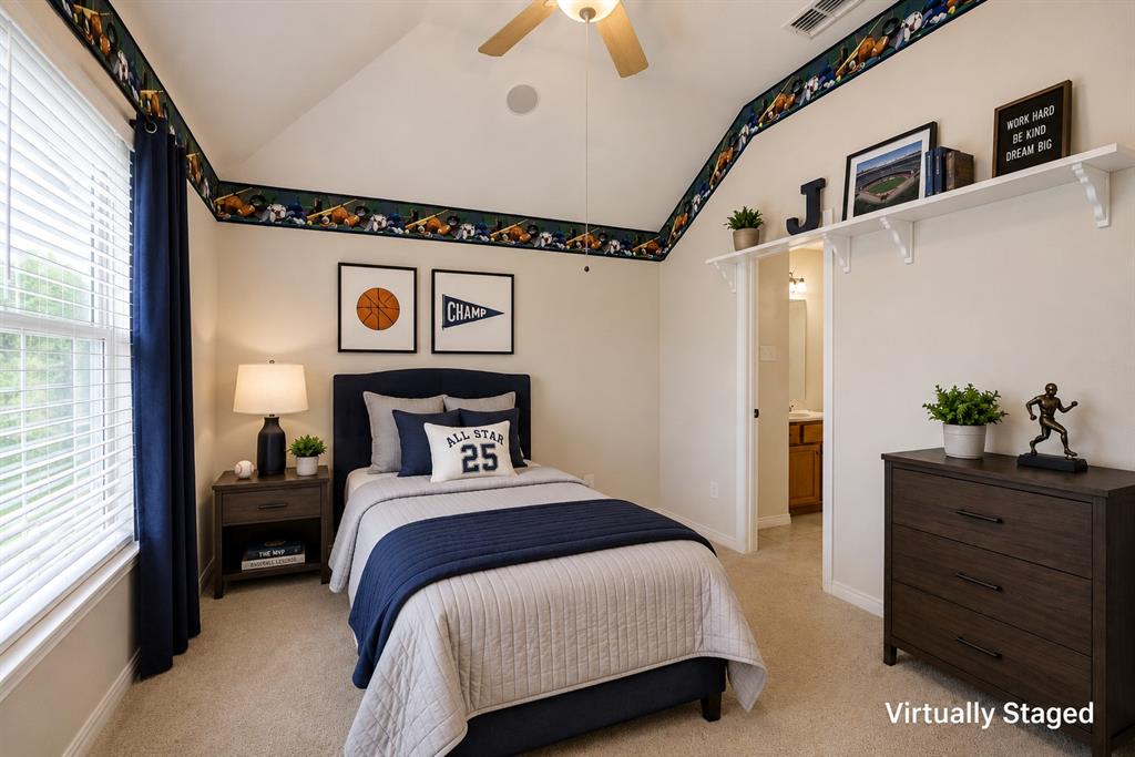 Bedroom with private en-suite bathroom
