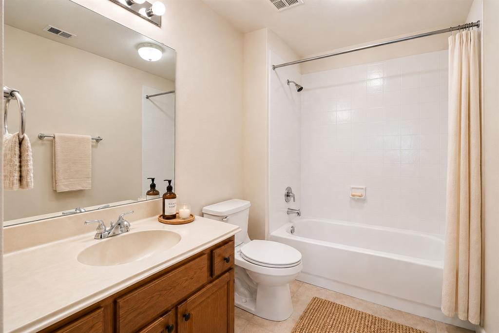 Private en-suite bathroom