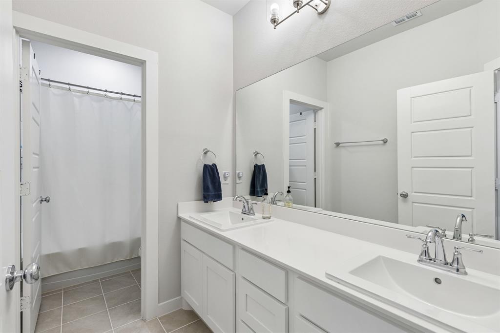 Upstairs full bath