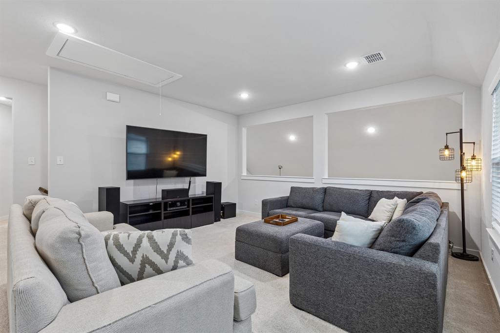 Spacious upstairs game room