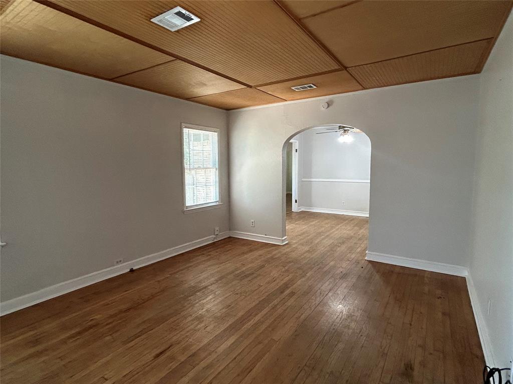 640 E Pleasant Run Road, DeSoto, TX 75115