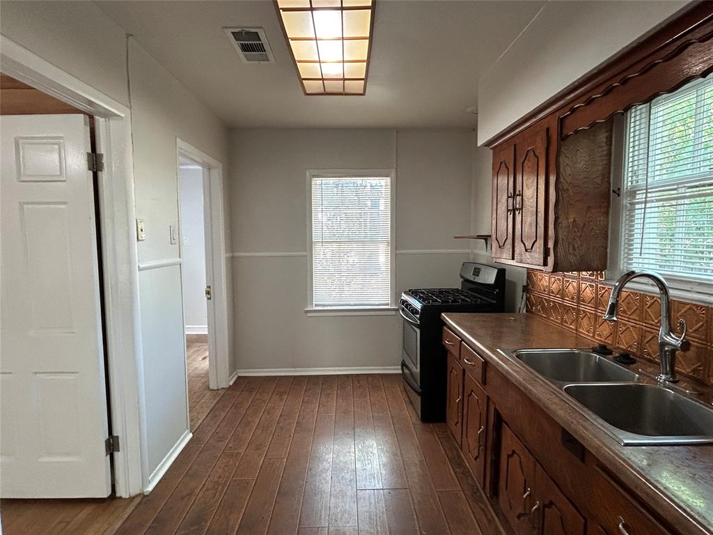 640 E Pleasant Run Road, DeSoto, TX 75115