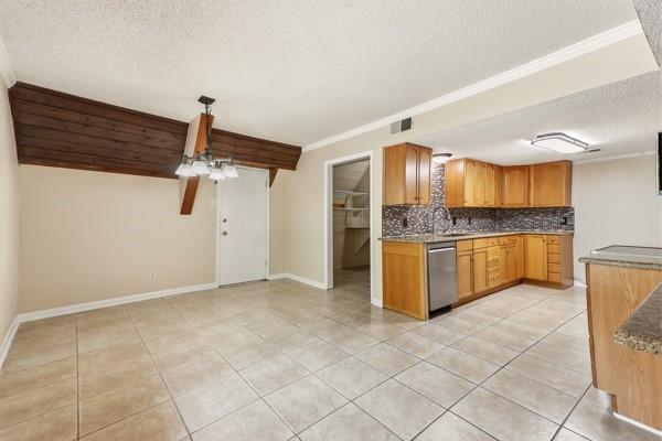 205 Roaring Springs Drive, DeSoto, TX 75115