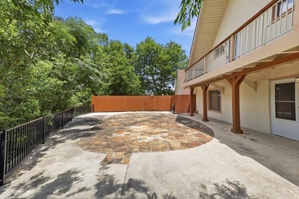 205 Roaring Springs Drive, DeSoto, TX 75115