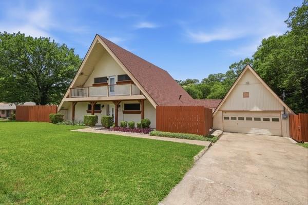 205 Roaring Springs Drive, DeSoto, TX 75115