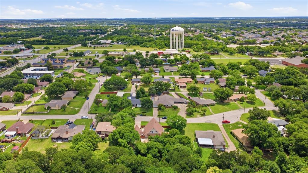 205 Roaring Springs Drive, DeSoto, TX 75115