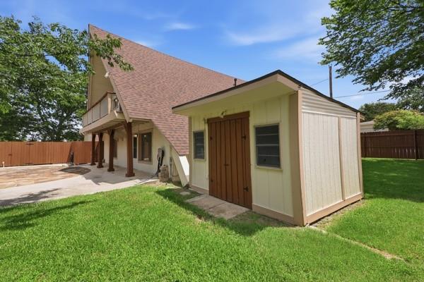 205 Roaring Springs Drive, DeSoto, TX 75115