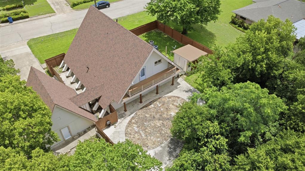 205 Roaring Springs Drive, DeSoto, TX 75115