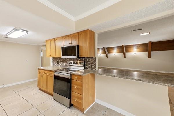 205 Roaring Springs Drive, DeSoto, TX 75115
