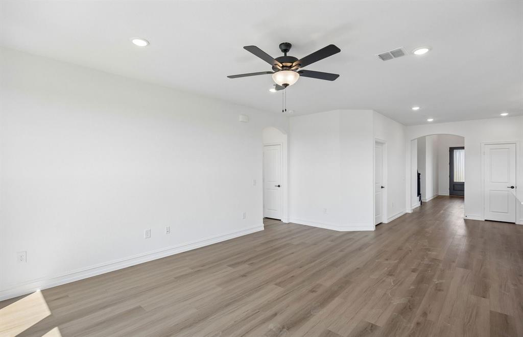 Spacious living room