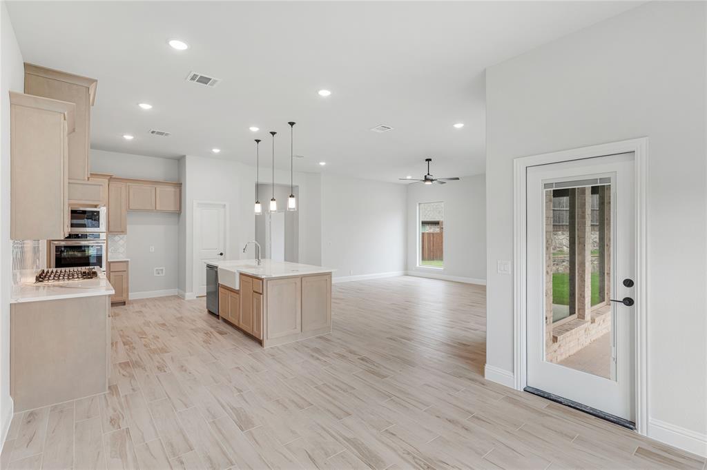 1044 Quincy Drive, Red Oak, TX 75154