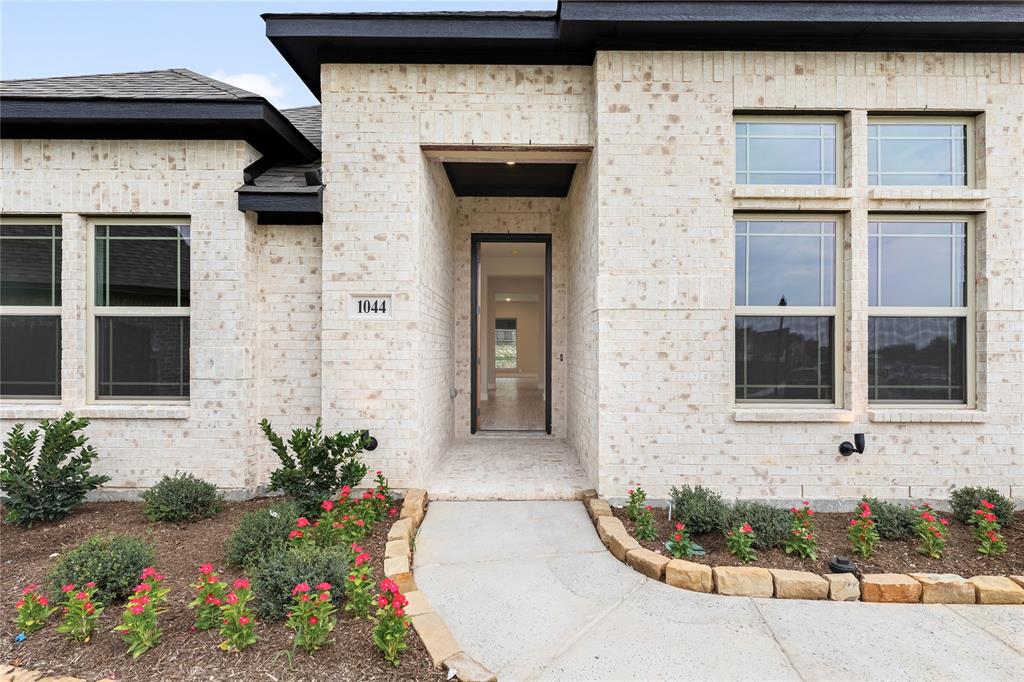 1044 Quincy Drive, Red Oak, TX 75154