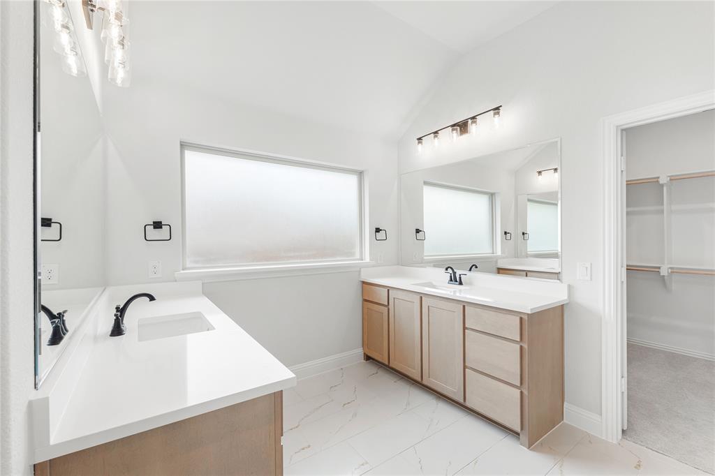 1044 Quincy Drive, Red Oak, TX 75154