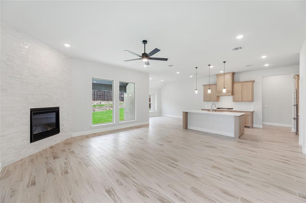 1044 Quincy Drive, Red Oak, TX 75154