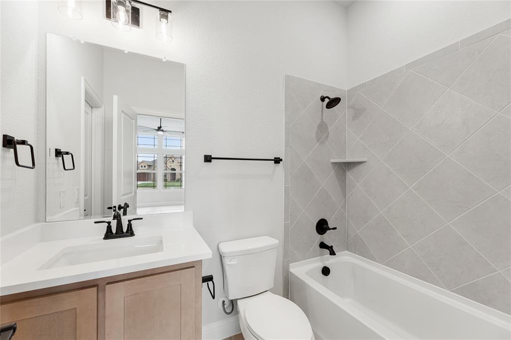 1044 Quincy Drive, Red Oak, TX 75154