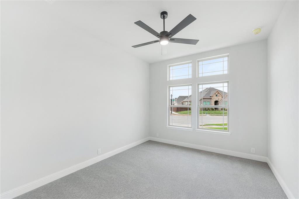 1044 Quincy Drive, Red Oak, TX 75154