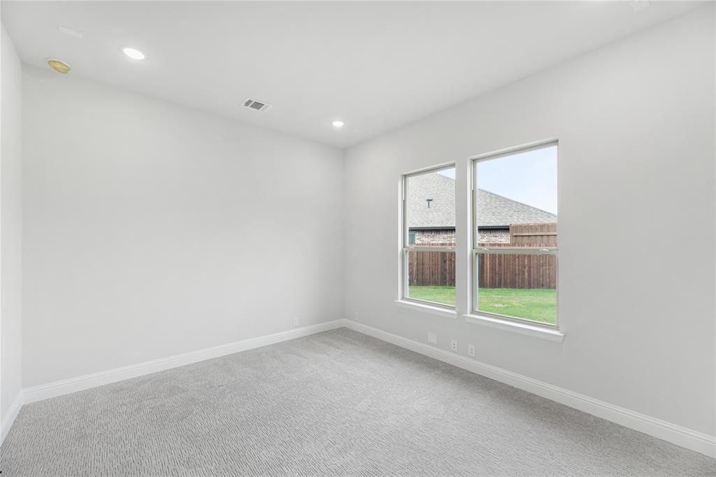 1044 Quincy Drive, Red Oak, TX 75154