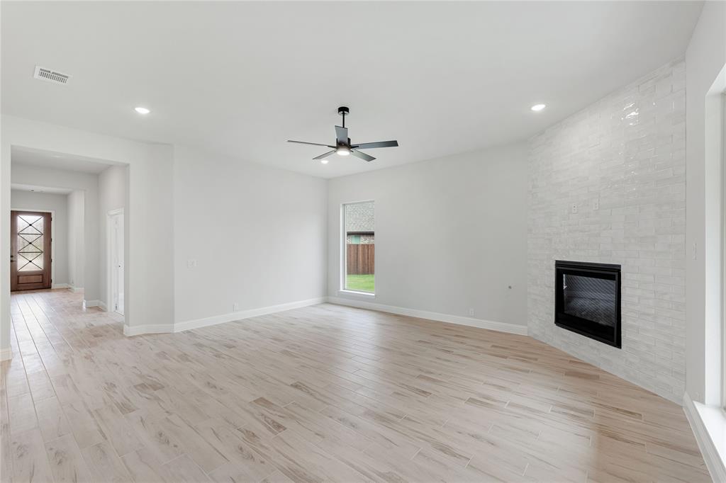1044 Quincy Drive, Red Oak, TX 75154