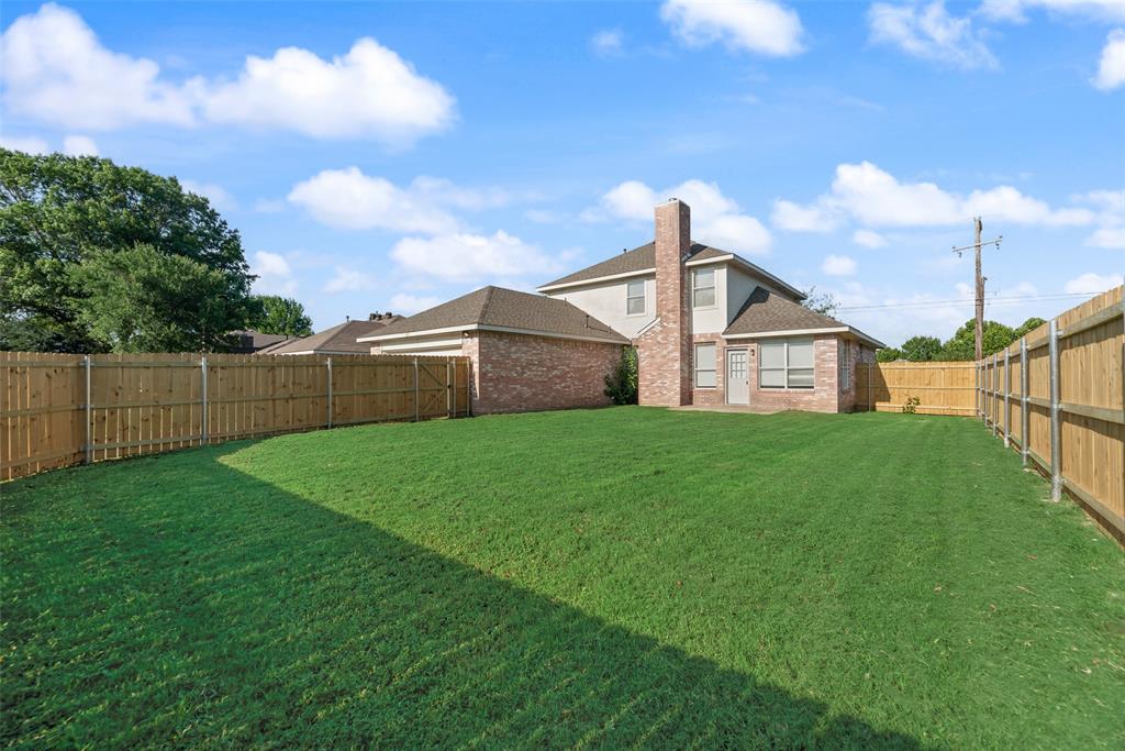 821 S Parks Drive, DeSoto, TX 75115