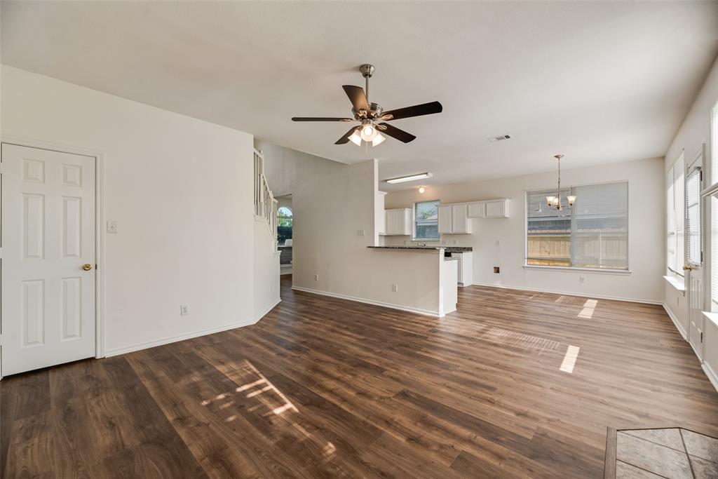 821 S Parks Drive, DeSoto, TX 75115